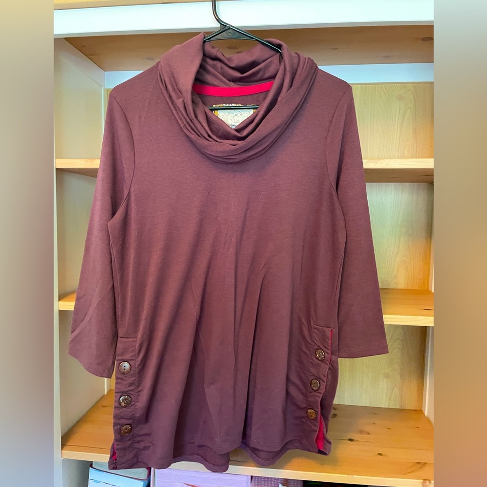 Brown top / turtle neck / 3/4 sleeve / buttons on the sides / Large / Cupio